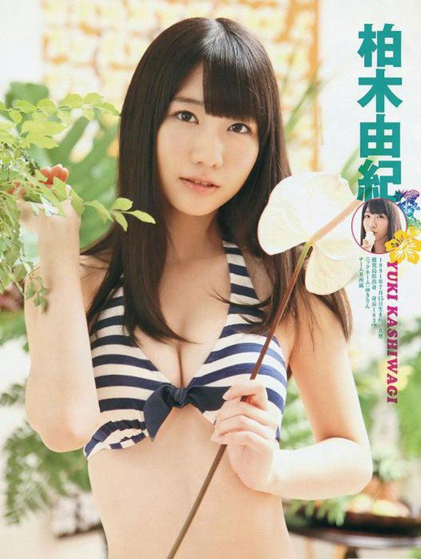 柏木由纪的工口姿势照 泳池边写真和作品番号封面