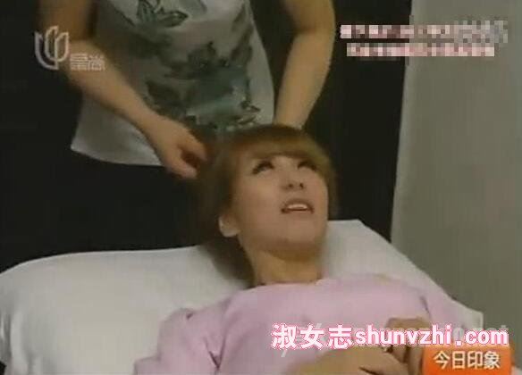 女主持人走光瞬间 美女主播走光图片