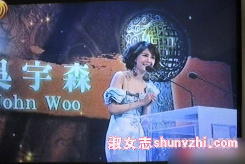 女主持人走光瞬间 美女主播走光图片