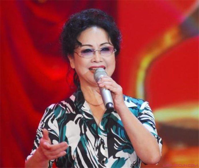 李谷一现在多大岁数 李谷一有过几任老公