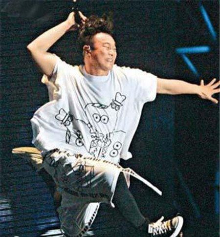 陈奕迅睾丸少一个睾丸 陈奕迅只有一个蛋吗