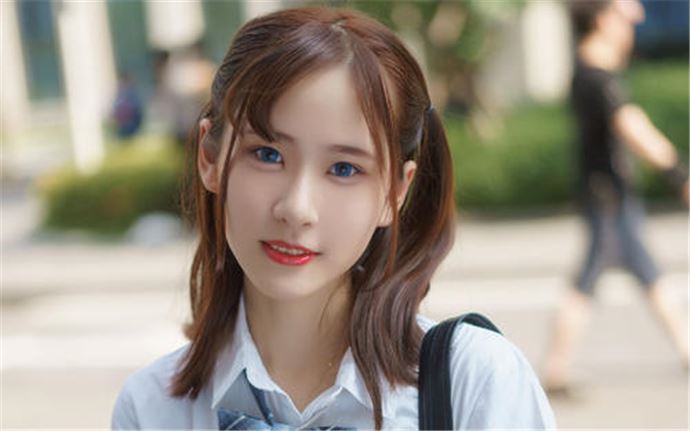 几乎都看整个胸脯的一半 总裁攻一遍开会一遍干受