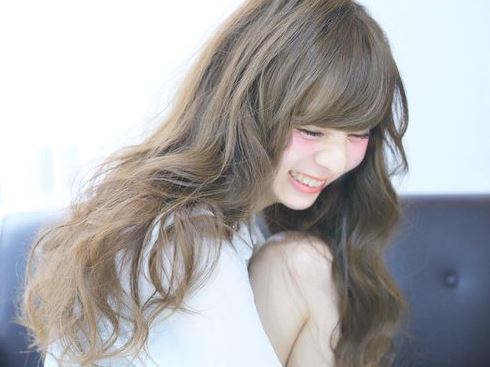 浅栗色头发图片 非常的流行染发色