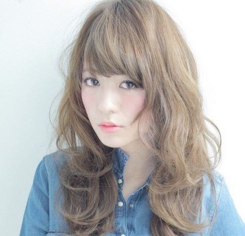 浅栗色头发图片 非常的流行染发色