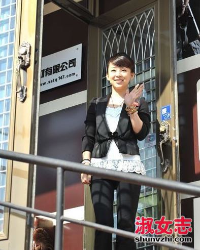 潘晓婷走光遭偷拍 胸前两个大球好漂亮好迷人