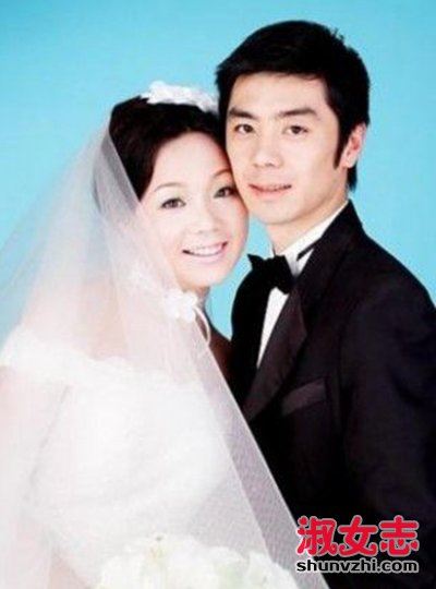 闫妮剃毛门照片是真的吗 闫妮剃毛门图片