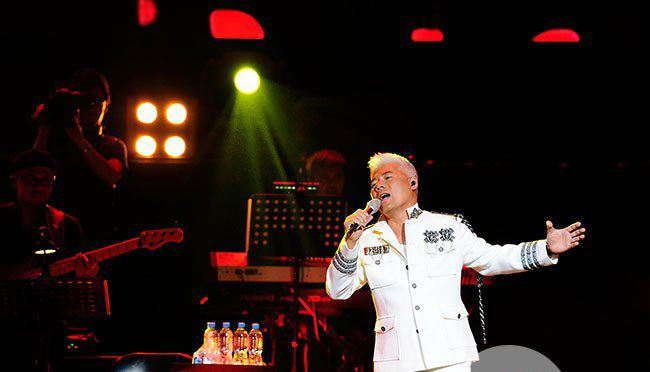 巫启贤老婆是谁 与妻子彭美君感情不和离婚