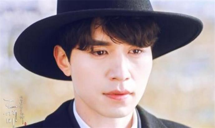 李东旭整容前后照片 单眼皮转变成双眼皮了