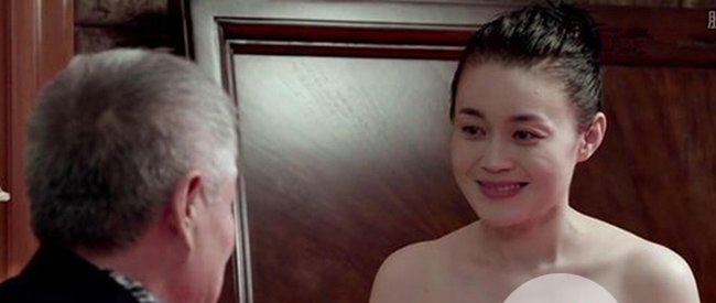 关婷娜的胸罩是多大号 高挺的胸围让人无处安眼