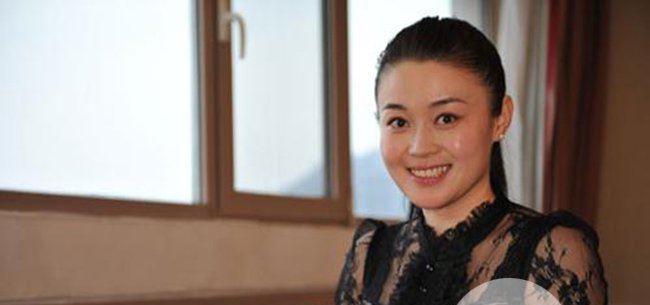 关婷娜的胸罩是多大号 高挺的胸围让人无处安眼