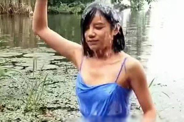 伊一不雅观照片 男人装的照片相当性感