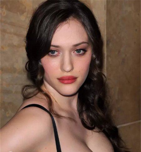  凯特·戴琳斯三点艳照 撩人身姿令人过目难忘