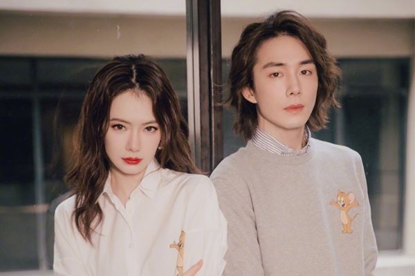 lucky长大了照片 戚薇晒女儿近照