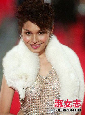 女明星卖肉照 女明星透视露肉照