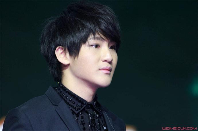 李炜睡苏醒老婆照片 李炜托奶事件回顾