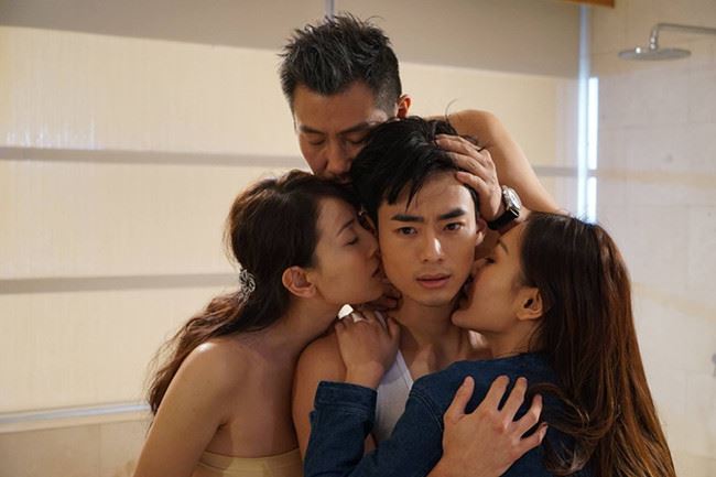 何浩文JJ多大 大尺度裸露出境巨鸟遮挡不住