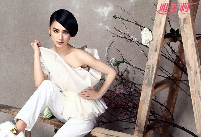 黄圣依和几个男人睡过 黄圣依走光露粉红色乳晕怎么回事