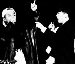 权志龙和胜利是恋人 权志龙给胜利遮吻痕分析