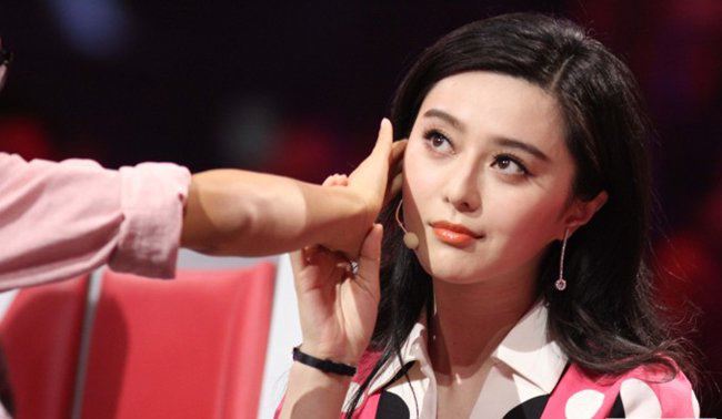 范冰冰父母照片背景 爸爸的颜值也好高啊