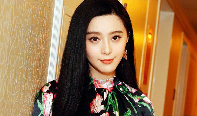 范冰冰父母照片背景 爸爸的颜值也好高啊