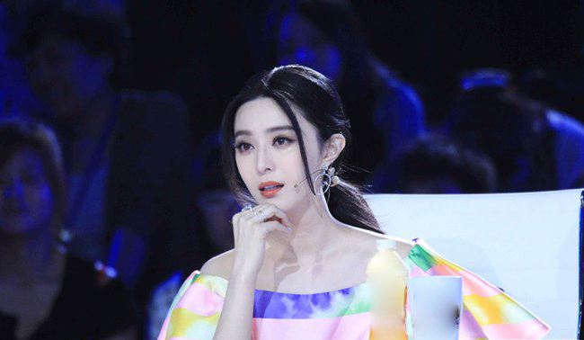 范冰冰父母照片背景 爸爸的颜值也好高啊