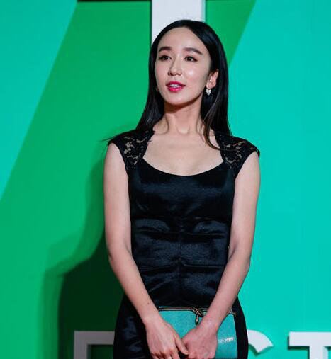 娄艺潇的胸多大 娄艺潇露乳沟照很性感