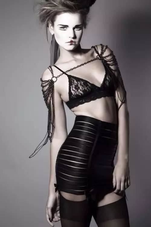 情趣内衣秀表演全透明 生活增加一点情趣