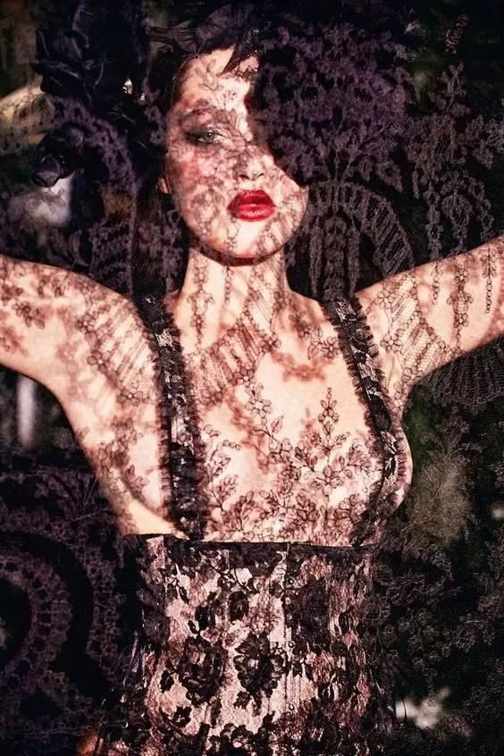 情趣内衣秀表演全透明 生活增加一点情趣