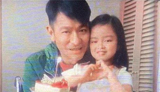  刘德华女儿多大了 刘德华女儿最新照片