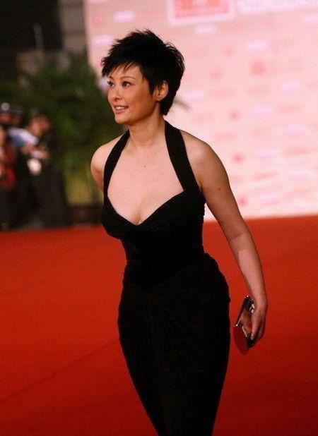 袁立为什么这么落魄 为什么说袁立是劣迹艺人