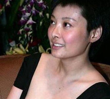 袁立为什么这么落魄 为什么说袁立是劣迹艺人