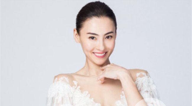 张柏芝产后写真 四肢纤细不像是生完三胎的样子