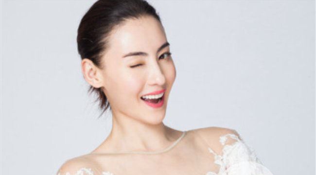 张柏芝产后写真 四肢纤细不像是生完三胎的样子