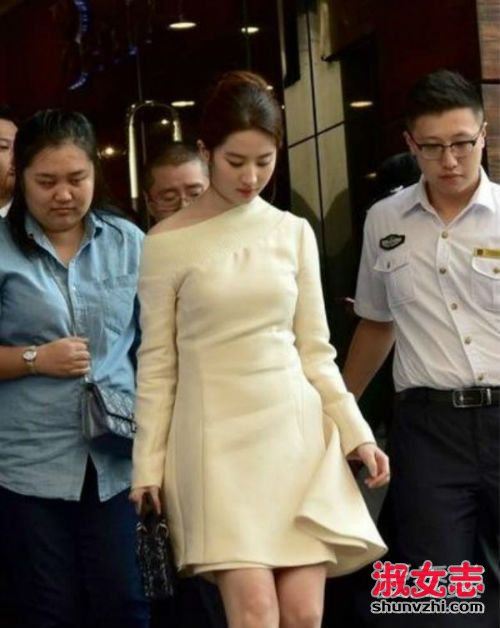 刘亦菲怀孕了 刘亦菲小肚子鼓起疑似怀孕