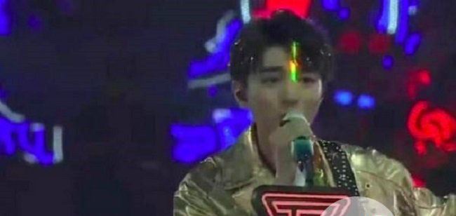 tfboys激光笔事件 究竟发生了什么