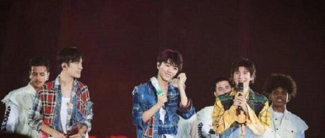 tfboys激光笔事件 究竟发生了什么