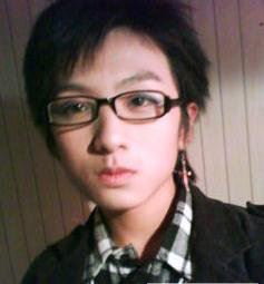 叶紫涵是男还是女 叶紫涵男装照