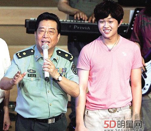 李双江前妻丁英资料年龄 为什么离婚的