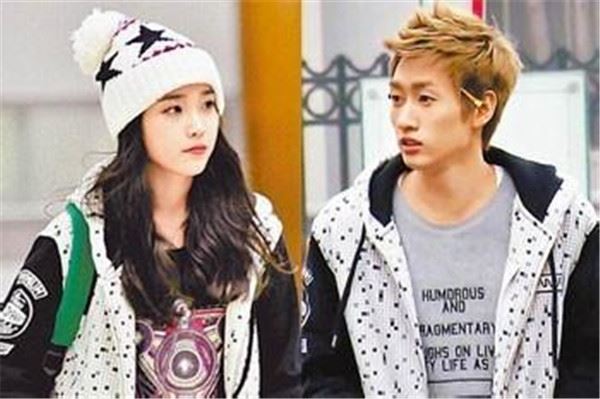 iu和银赫的照片事件 人们误以为的床照