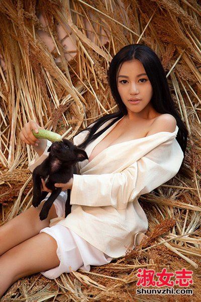 苏梓玲三级片 苏梓玲疯狂原始人 苏梓玲丰乳肥臀写真