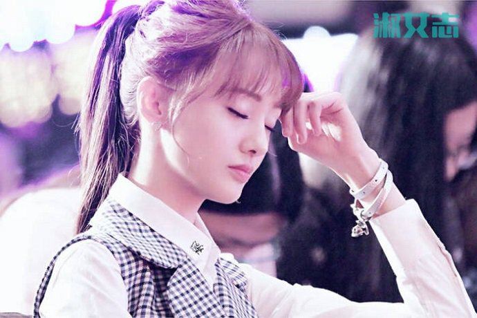 郑爽家庭背景 郑爽家里有钱吗是做什么的真正背景曝光不简单