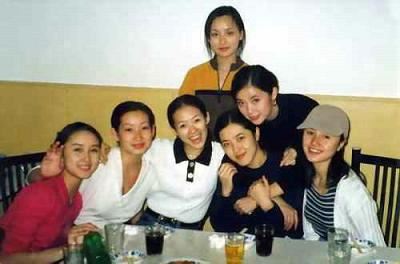 演员曾黎结婚老公是谁 年近半百越发的明艳动人