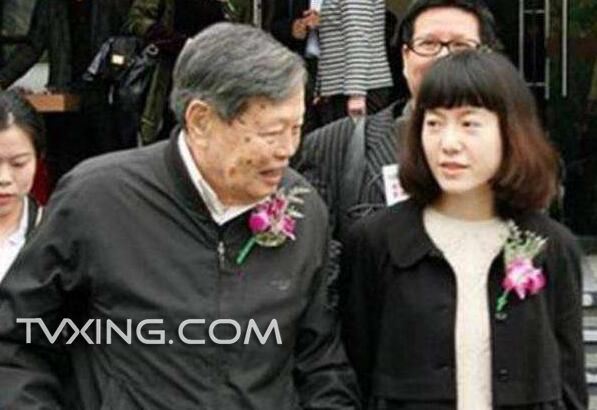 翁帆为杨振宁产下一子真相 根本经不起推敲