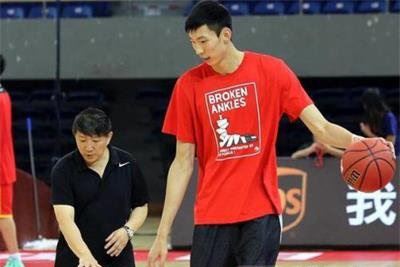 周琦的爸爸丢人了 周琦他爸脸都绿了