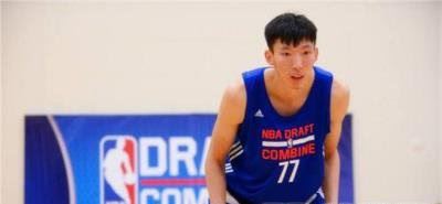 周琦的爸爸丢人了 周琦他爸脸都绿了