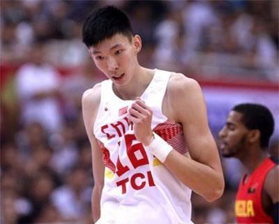 周琦的爸爸丢人了 周琦他爸脸都绿了