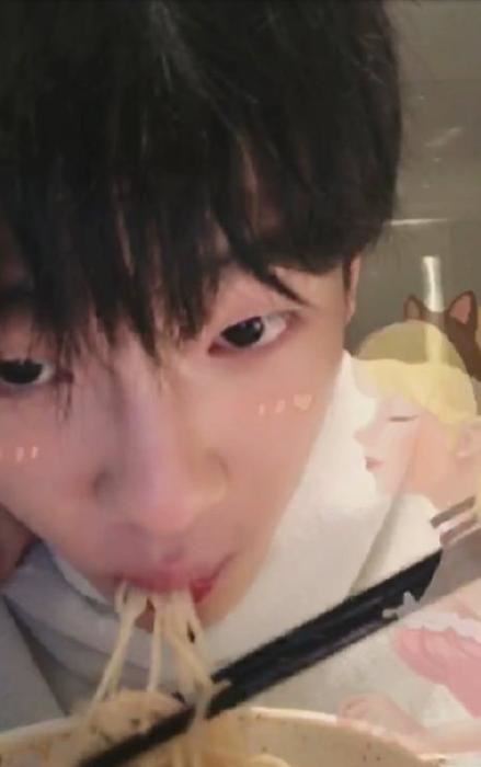 周震南在厕所吃播 有味道的直播