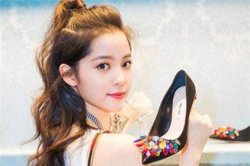 欧阳娜娜被指变胖 本人回应最励志的热搜