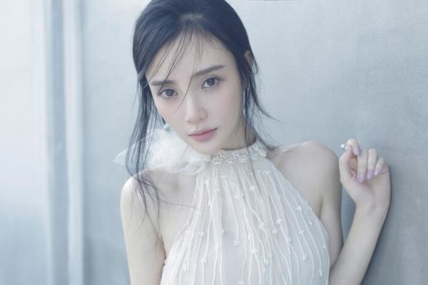 杨幂撞脸李小璐 杨幂的说唱被吐槽了