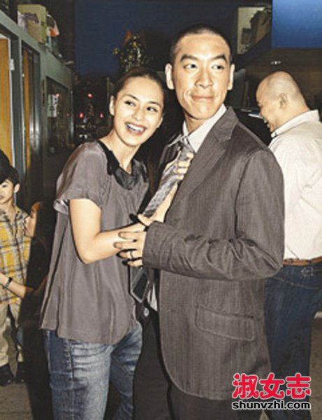 钟欣潼艳照门什么时候的 钟欣潼干爹是谁